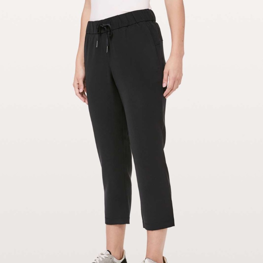 Lululemon on the fly crop 6